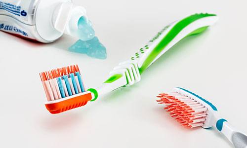 Nettoyage laiton dentifrice